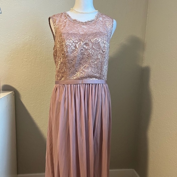 David’s Bridal Gorgeous Bridesmaid/Prom Dress - Picture 1 of 10